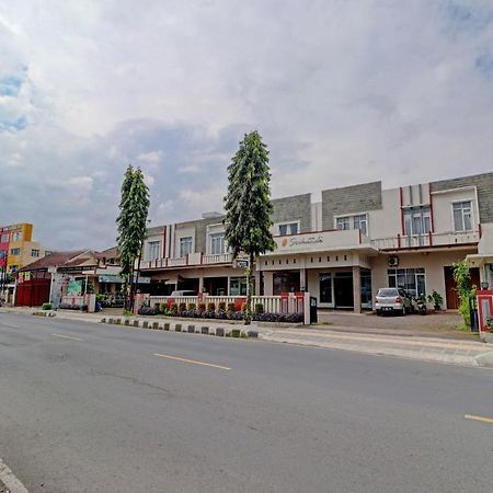 Oyo 90347 Hotel Srikandi Syariah Тасікмалая Екстер'єр фото