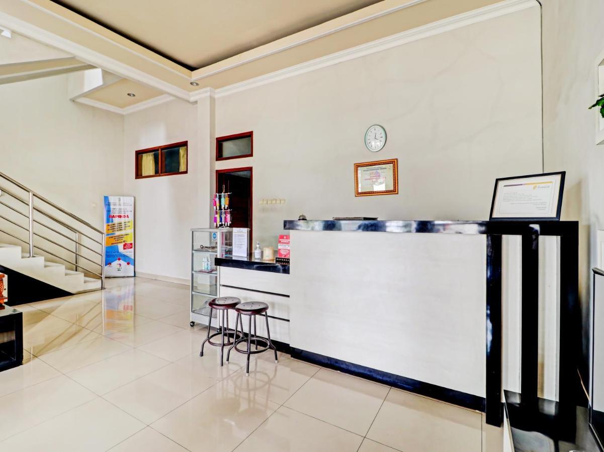 Oyo 90347 Hotel Srikandi Syariah Тасікмалая Екстер'єр фото