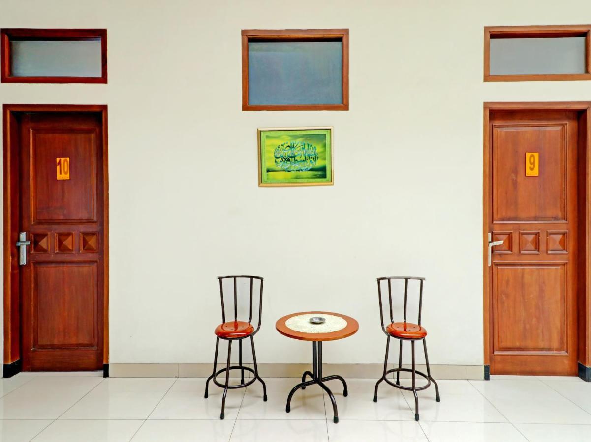 Oyo 90347 Hotel Srikandi Syariah Тасікмалая Екстер'єр фото