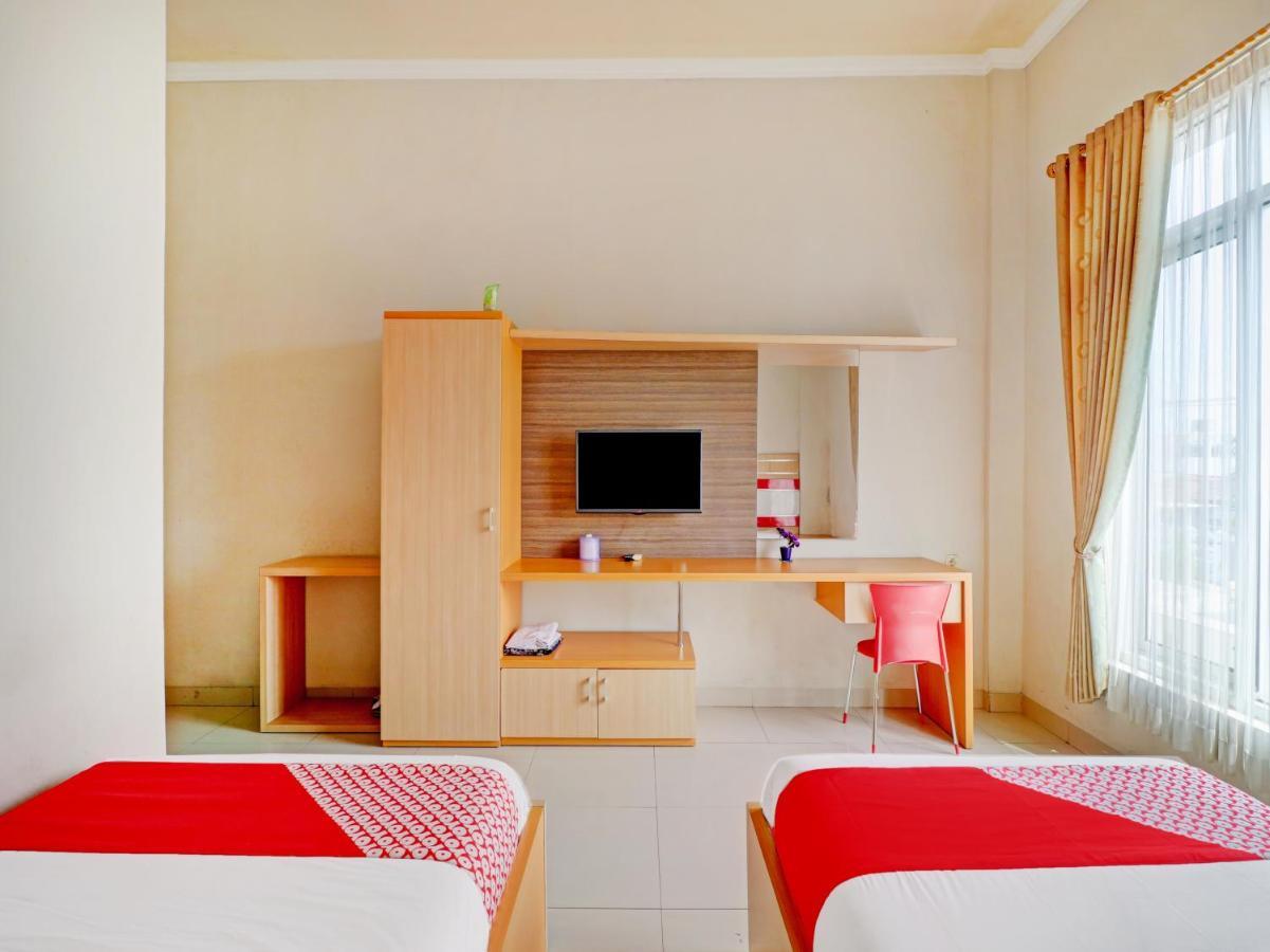 Oyo 90347 Hotel Srikandi Syariah Тасікмалая Екстер'єр фото