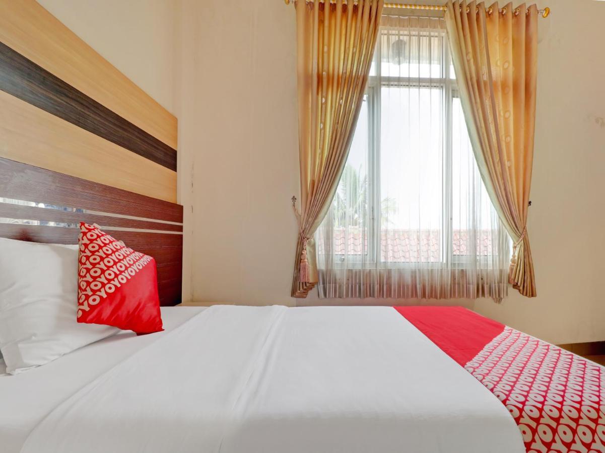 Oyo 90347 Hotel Srikandi Syariah Тасікмалая Екстер'єр фото