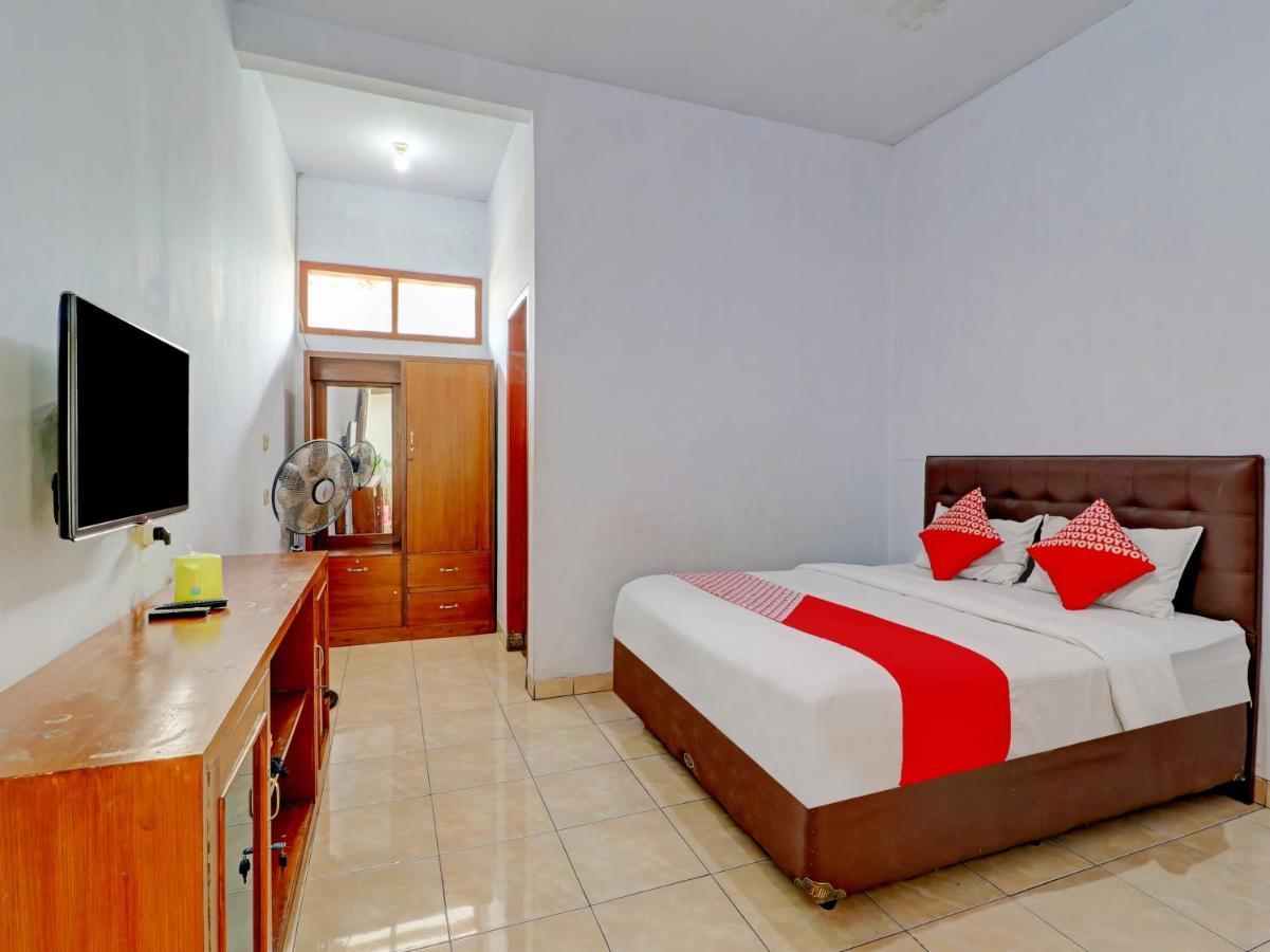 Oyo 90347 Hotel Srikandi Syariah Тасікмалая Екстер'єр фото