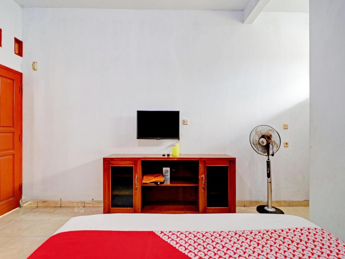 Oyo 90347 Hotel Srikandi Syariah Тасікмалая Екстер'єр фото