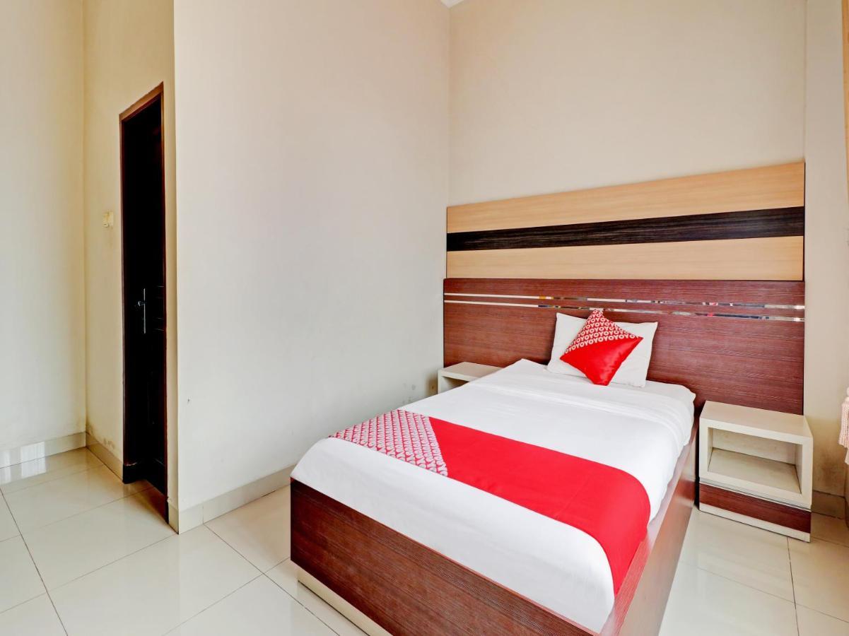 Oyo 90347 Hotel Srikandi Syariah Тасікмалая Екстер'єр фото