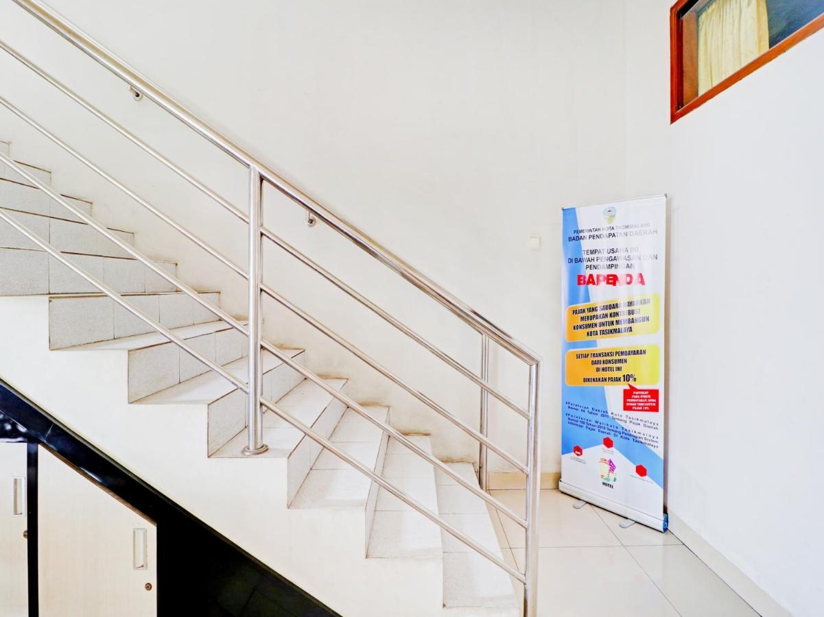 Oyo 90347 Hotel Srikandi Syariah Тасікмалая Екстер'єр фото