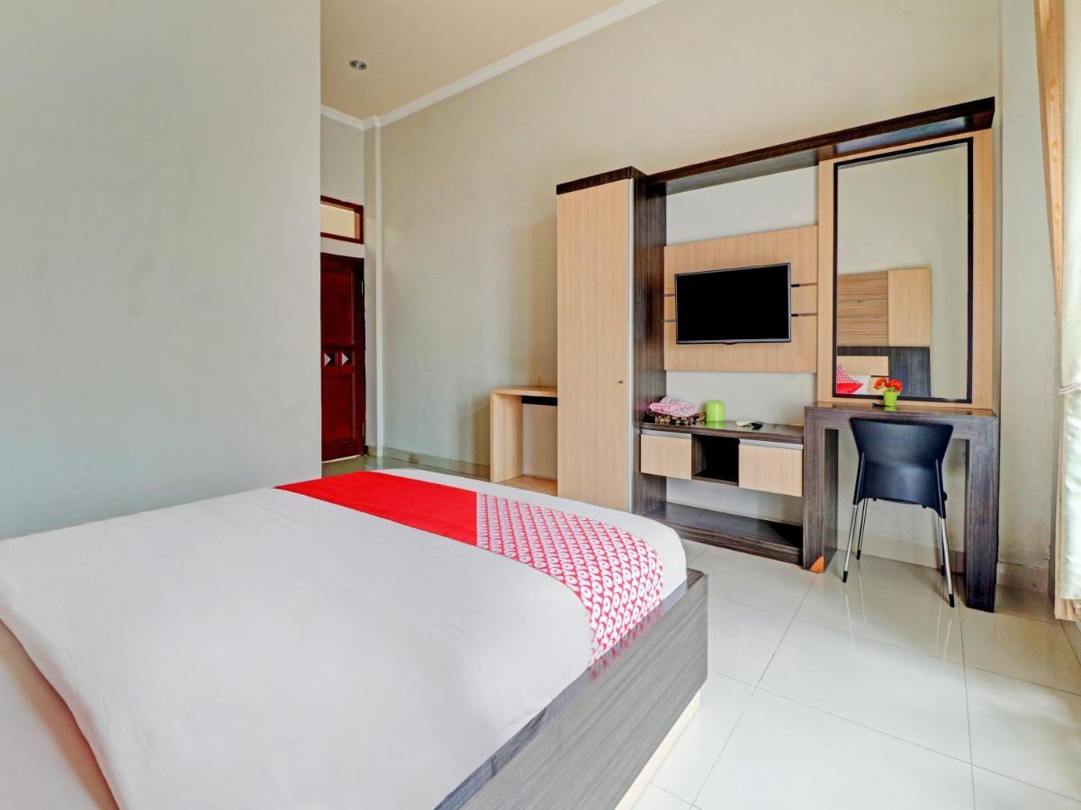 Oyo 90347 Hotel Srikandi Syariah Тасікмалая Екстер'єр фото