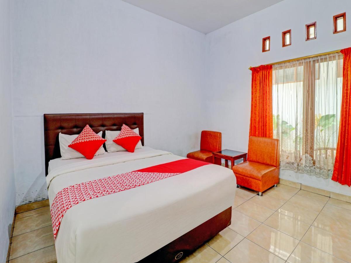 Oyo 90347 Hotel Srikandi Syariah Тасікмалая Екстер'єр фото