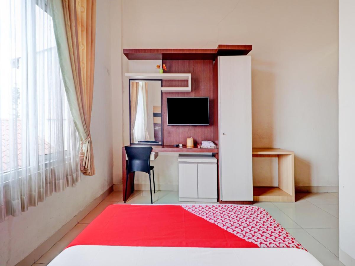 Oyo 90347 Hotel Srikandi Syariah Тасікмалая Екстер'єр фото